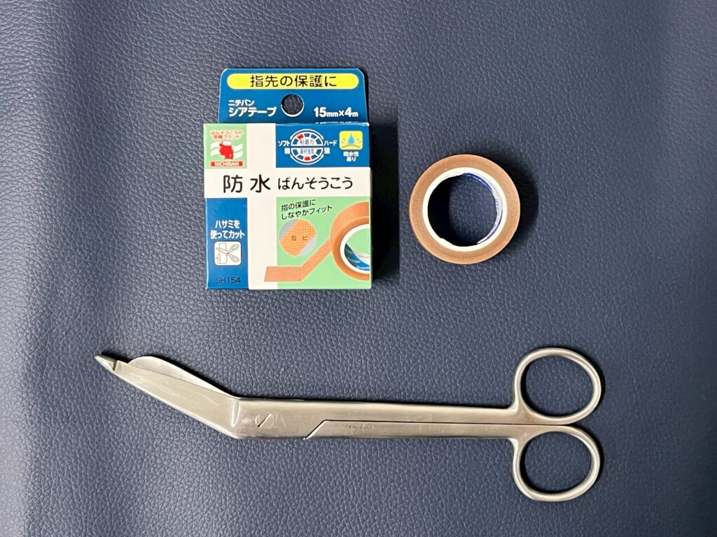 ニチバン『シアテープ』とハサミ