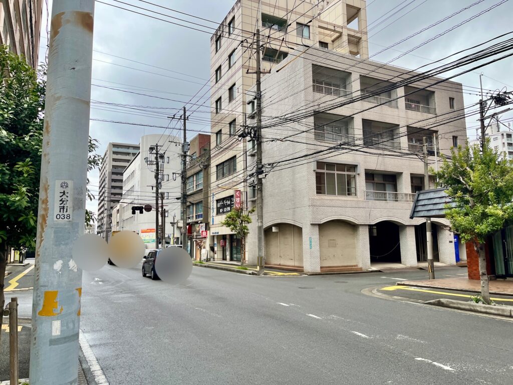 長浜内科クリニック近くの、信号や横断歩道のない交差点