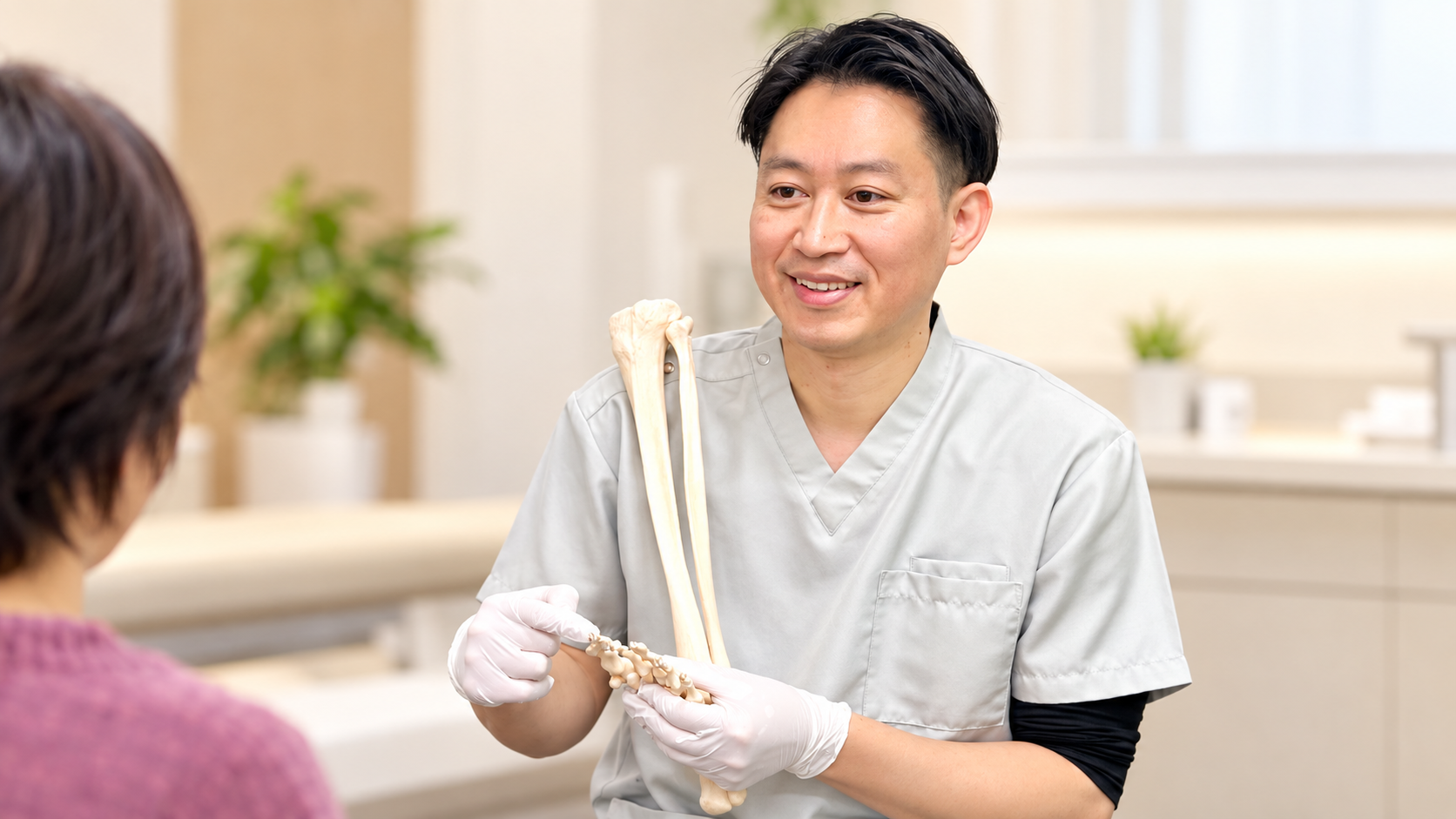 巻き爪補正について説明する大分ごとう整骨院の院長 後藤佑輔